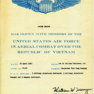Dokumentation for at have været på bombetogt med en F-100 mod et formodet Viet Cong kompagni.